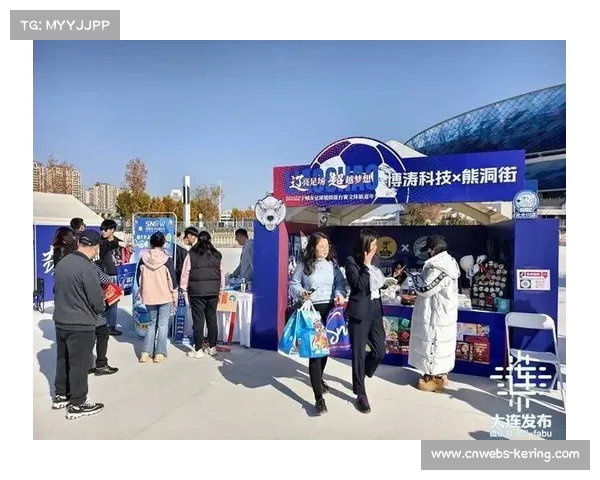 冠军杯赛现场设置文化展示区,观众可体验投球与击球乐趣 冠军杯赛现场设置文化展示区,观众可体验投球与击球乐趣